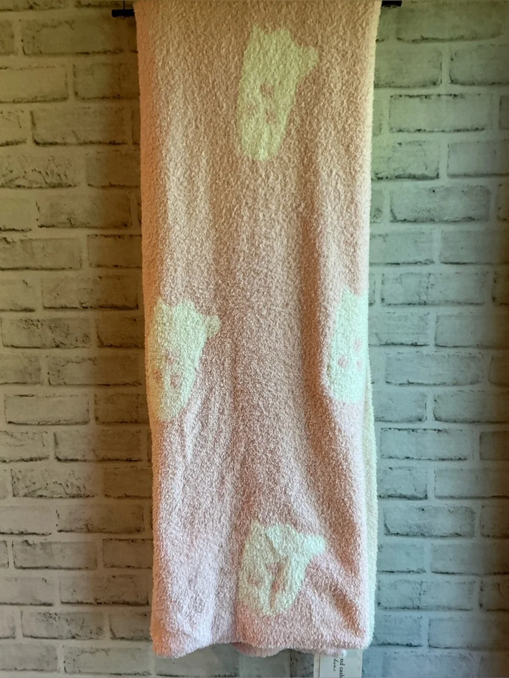 CUPCAKES & CASHMERE Feather Knit Ghost Throw-50” x 70”